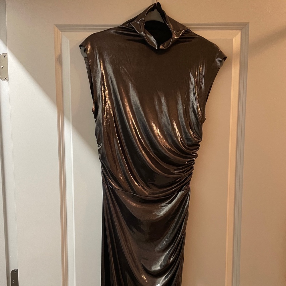 NORMA KAMALI
Sleeveless Turtleneck Side Drape Gown